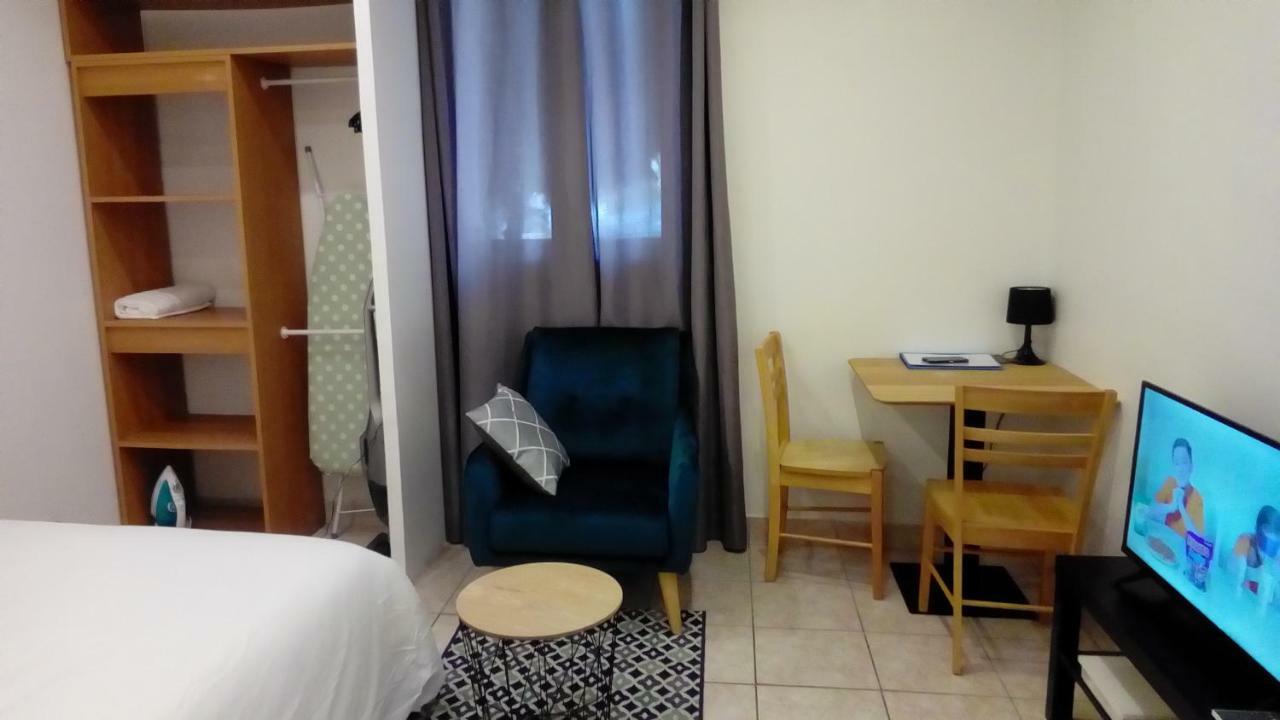 Appartement Aad1 Clamart 200 M Du Tramway T6 St Pave Blc Avec Cuisine Separee Екстериор снимка
